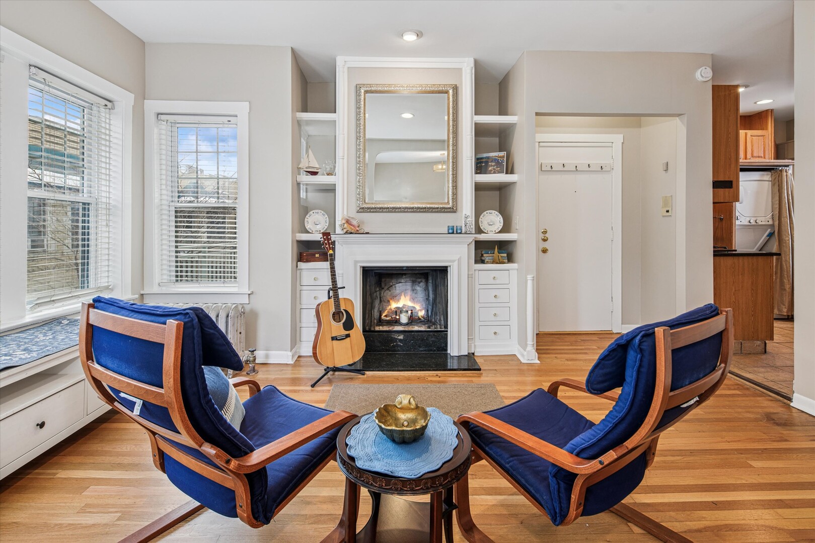 4320 N Clarendon Avenue 2031