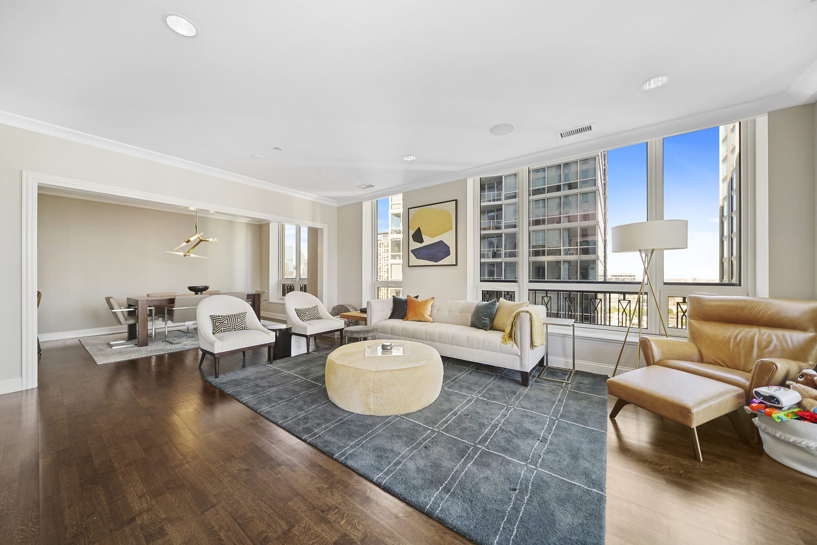10 E Delaware Place 18E