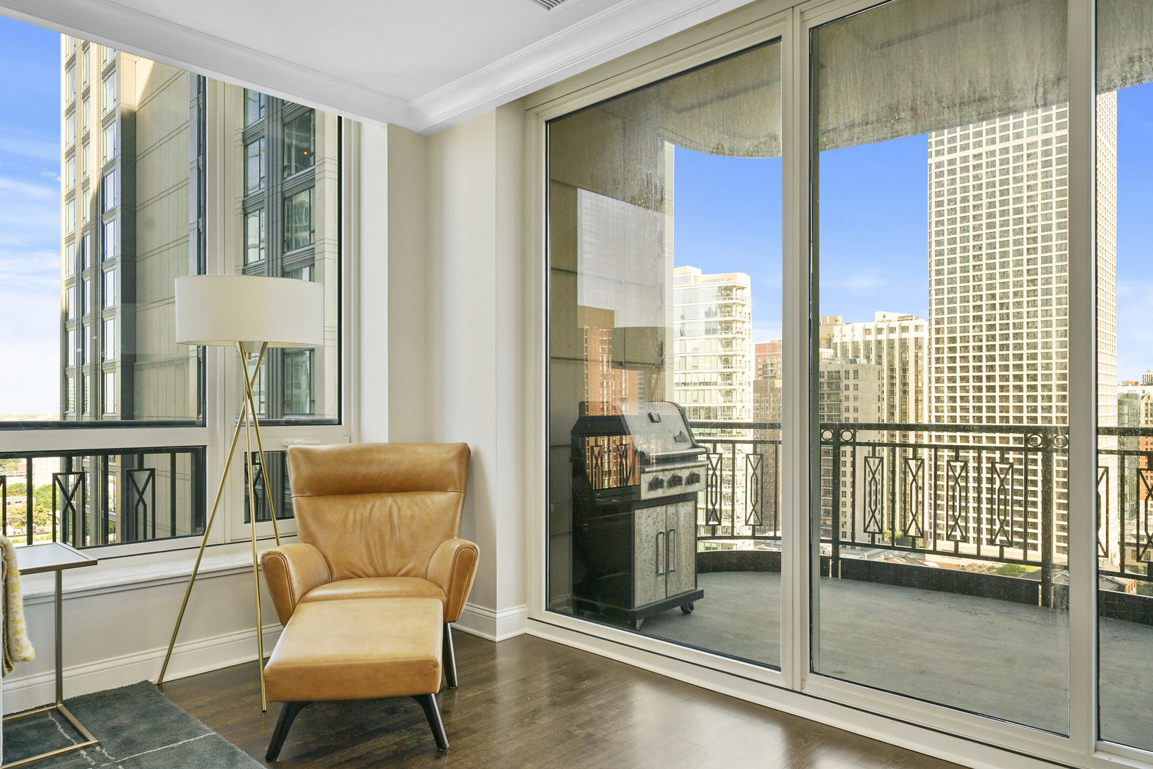 10 E Delaware Place 18E