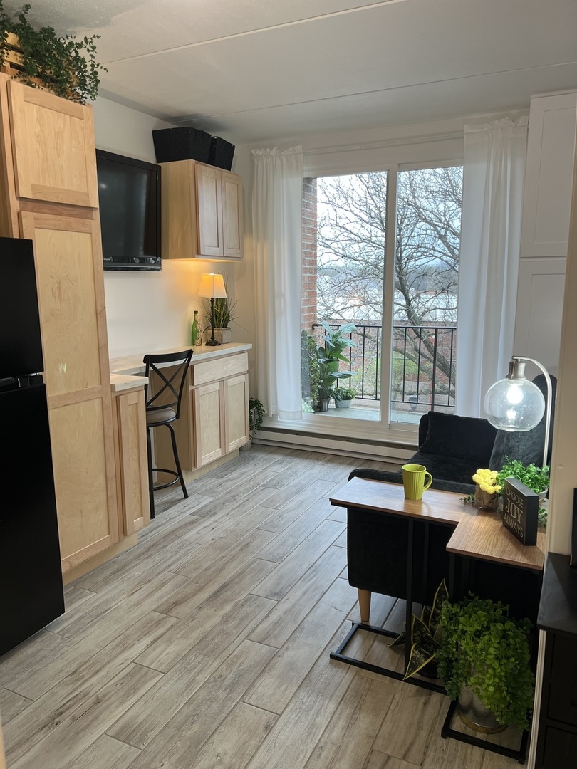 255 S West Avenue S 403