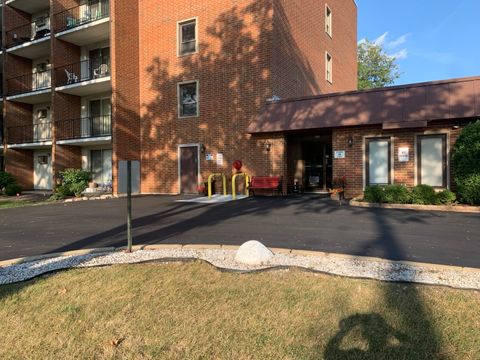 Photo of 255 S West Avenue S #403, Elmhurst, IL 60126 (MLS # 12629418)