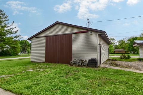Tiny photo for 103 S 4th Street, Chatsworth, IL 60921 (MLS # 12642252)