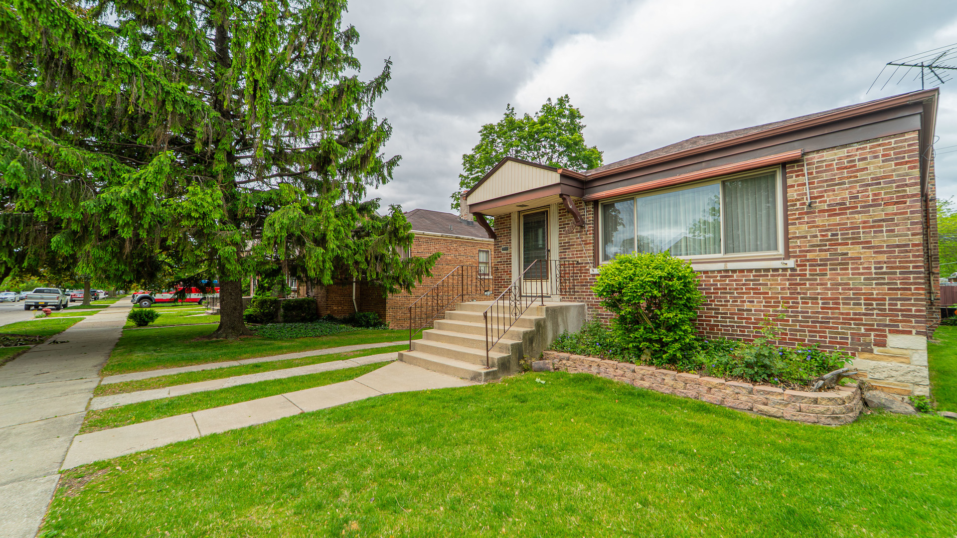 13122 S Escanaba Avenue