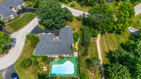 Tiny photo for 1 Oak Creek Road, Rolling Meadows, IL 60008 (MLS # 12691445)
