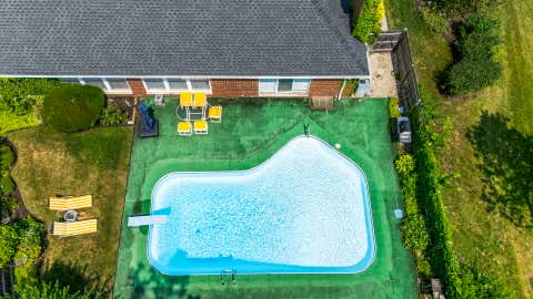 Tiny photo for 1 Oak Creek Road, Rolling Meadows, IL 60008 (MLS # 12691445)
