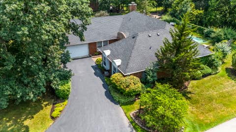 Tiny photo for 1 Oak Creek Road, Rolling Meadows, IL 60008 (MLS # 12691445)