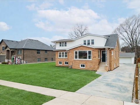 Tiny photo for 8110 Lockwood Avenue, Burbank, IL 60459 (MLS # 12748585)