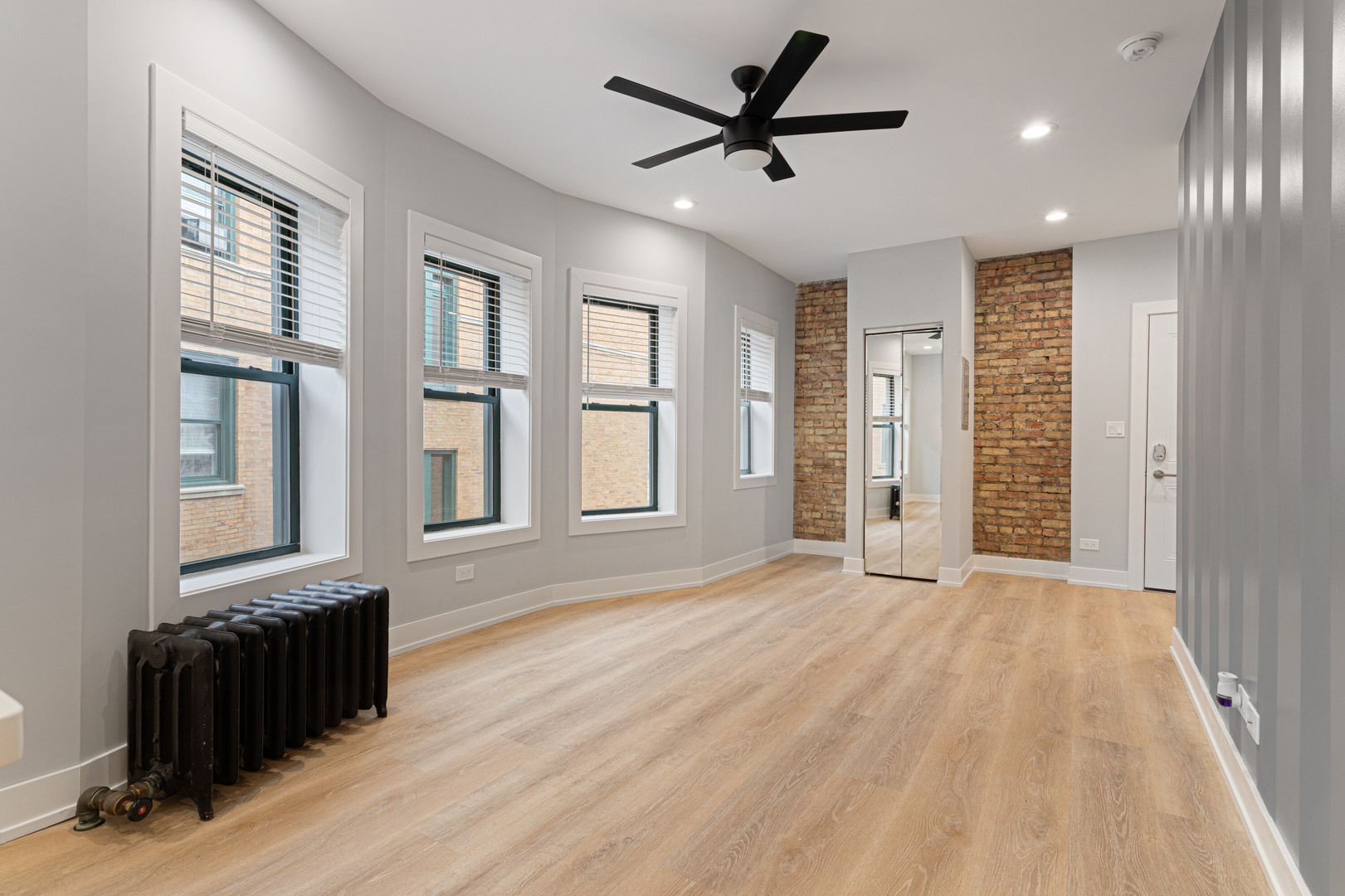 7736 N Eastlake Terrace 1W