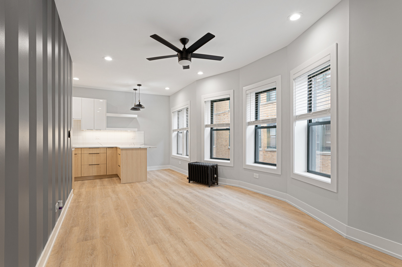 7736 N Eastlake Terrace 1W