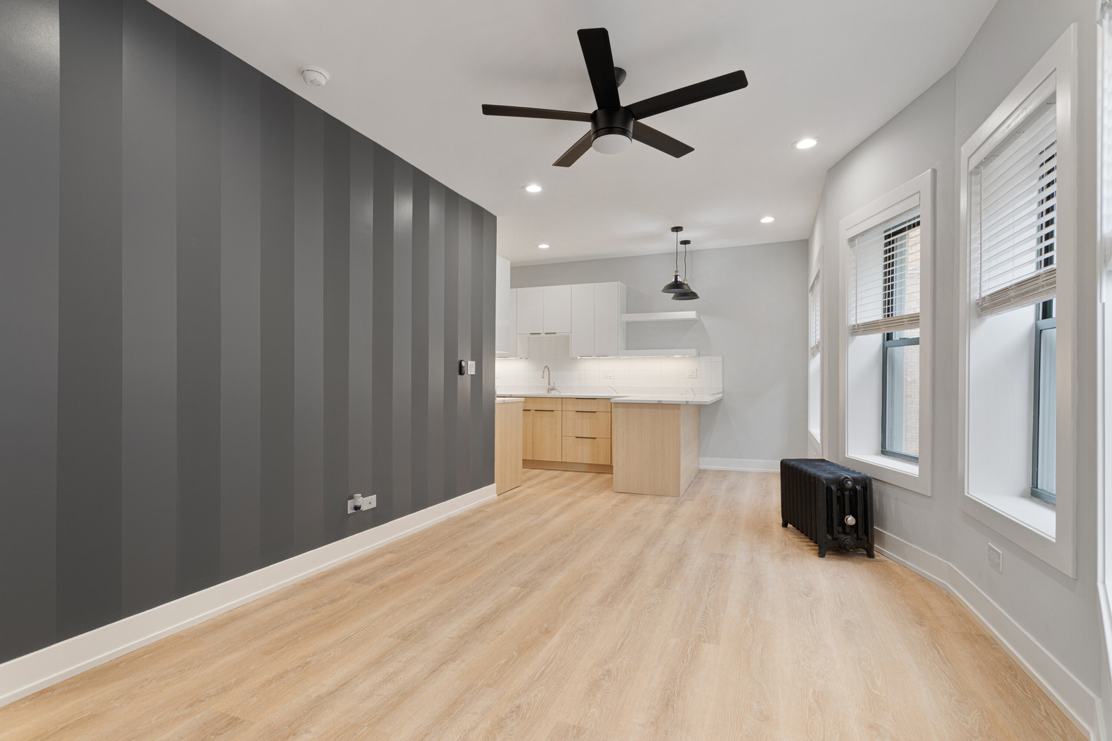 7736 N Eastlake Terrace 1W