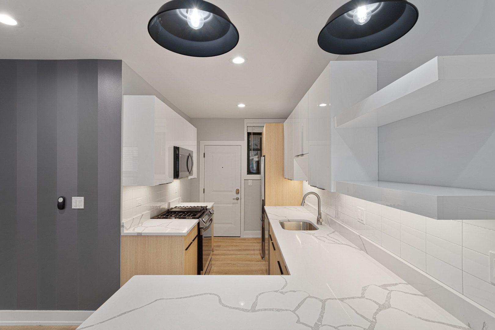 7736 N Eastlake Terrace 1W