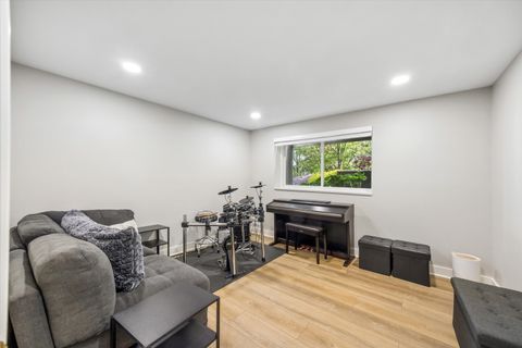 Tiny photo for 125 Circle Ridge Drive, Burr Ridge, IL 60527 (MLS # 12652076)