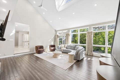 Tiny photo for 125 Circle Ridge Drive, Burr Ridge, IL 60527 (MLS # 12652076)