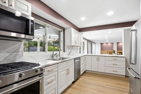 Tiny photo for 125 Circle Ridge Drive, Burr Ridge, IL 60527 (MLS # 12652076)
