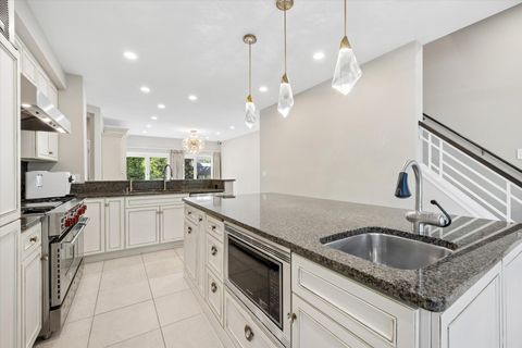 Tiny photo for 125 Circle Ridge Drive, Burr Ridge, IL 60527 (MLS # 12652076)