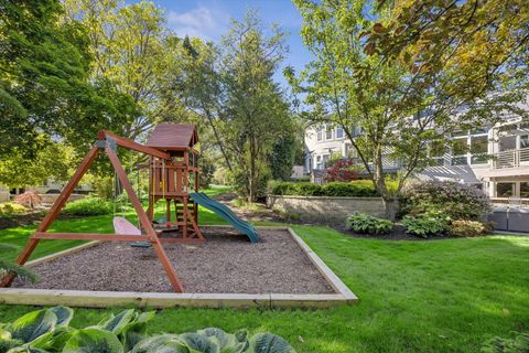 Tiny photo for 125 Circle Ridge Drive, Burr Ridge, IL 60527 (MLS # 12652076)