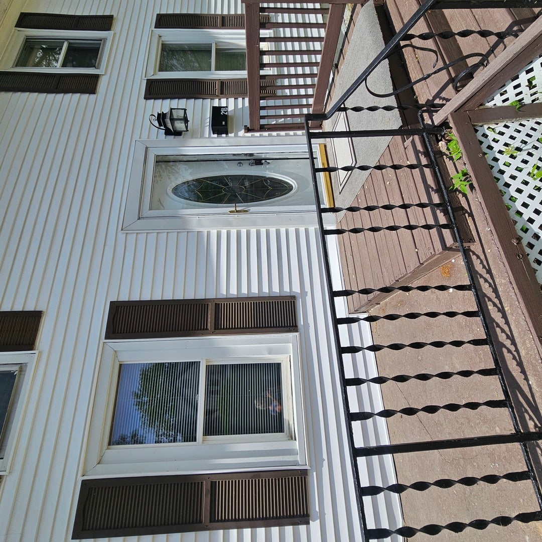 218 OAKWOOD Avenue