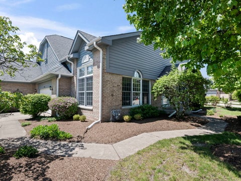 Photo of 301 Lynwood Circle, Bloomingdale, IL 60108 (MLS # 12675046)