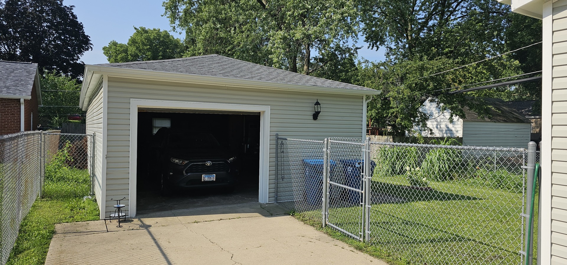 945 Ziegler Avenue