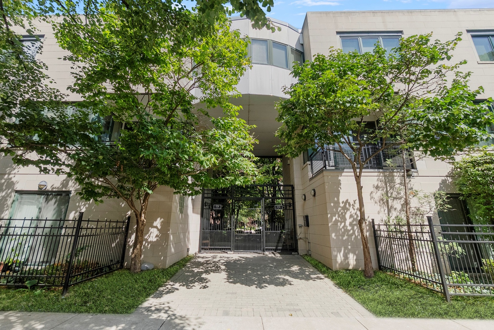 1716 E 54TH Street F