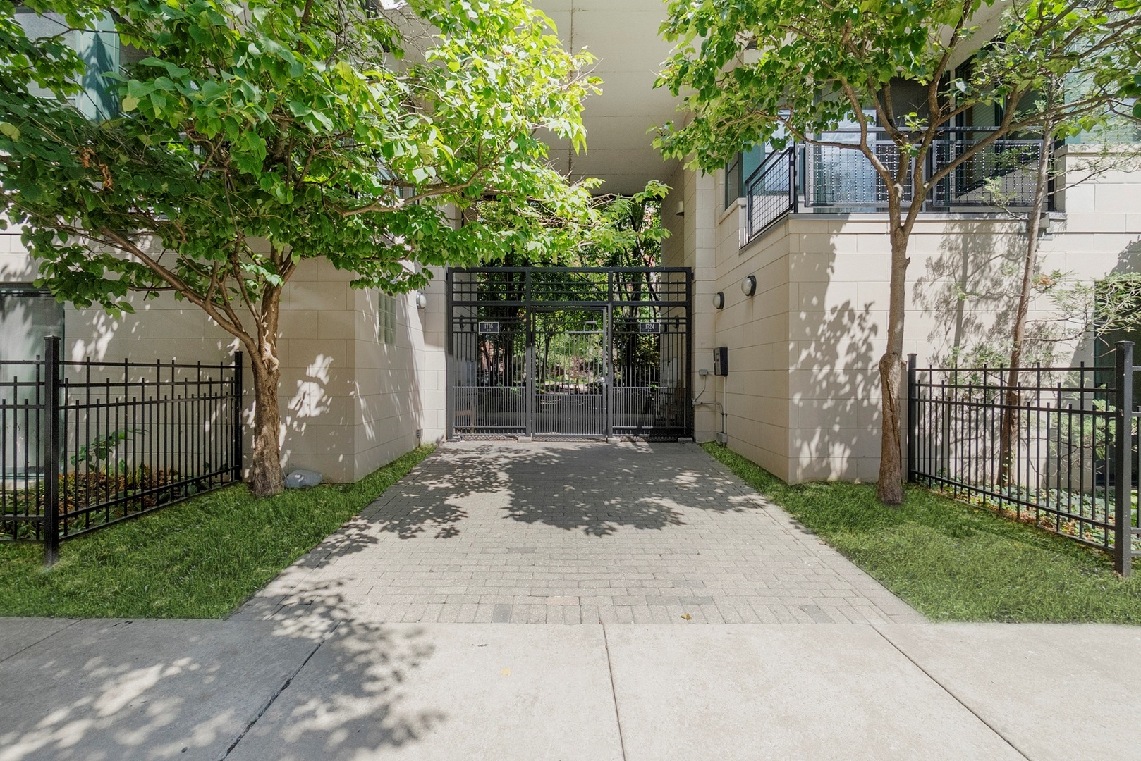 1716 E 54TH Street F