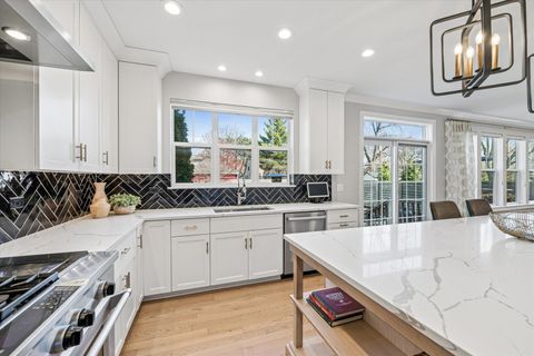 Tiny photo for 383 N Larch Avenue, Elmhurst, IL 60126 (MLS # 12616899)