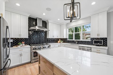 Tiny photo for 383 N Larch Avenue, Elmhurst, IL 60126 (MLS # 12616899)