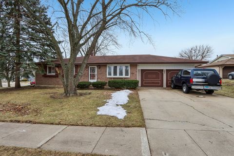 Photo of 641 Winthrop Avenue, Glendale Heights, IL 60139 (MLS # 12539482)