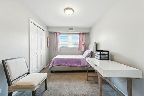 Tiny photo for 5754 W Lawrence Avenue #1, Chicago, IL 60630 (MLS # 12534269)