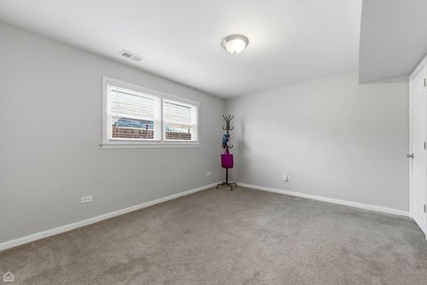 Tiny photo for 5754 W Lawrence Avenue #1, Chicago, IL 60630 (MLS # 12534269)