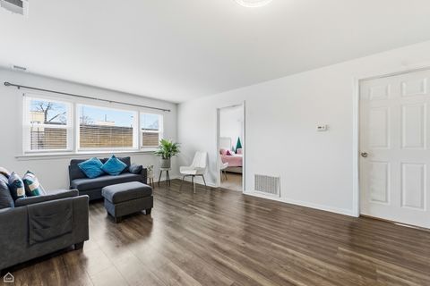 Tiny photo for 5754 W Lawrence Avenue #1, Chicago, IL 60630 (MLS # 12534269)