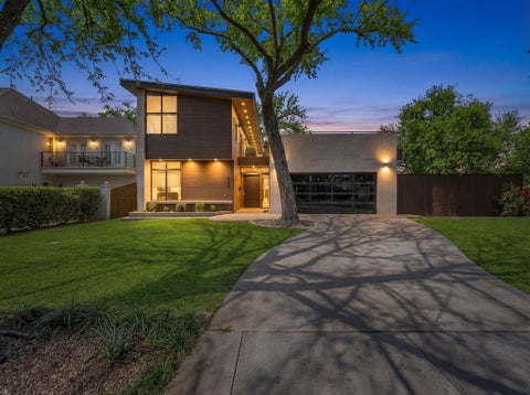 Photo of 921 N Bailey Avenue, Fort Worth, TX 76107 (MLS # 12762206)