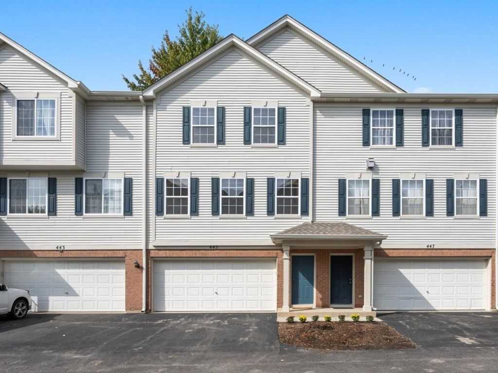 Photo for 445 Evergreen Circle, Gilberts, IL 60136 (MLS # 12473293)