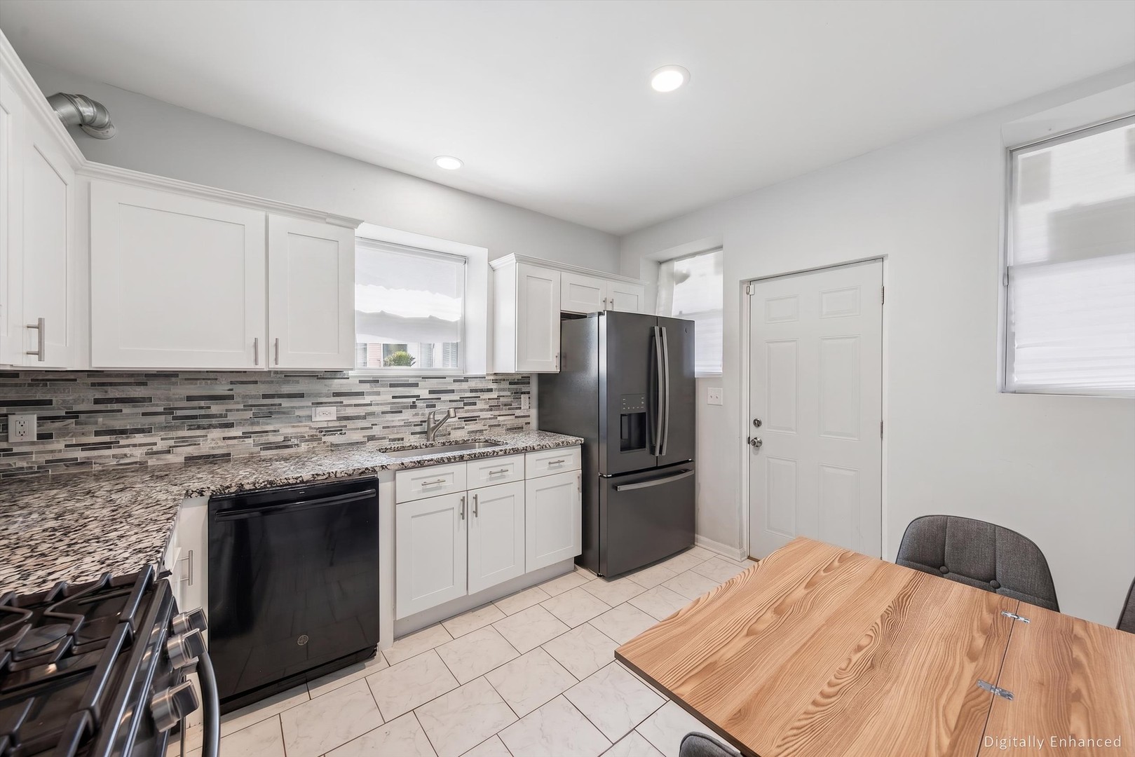 6406 S Maplewood Avenue - Photo 3