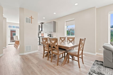 Tiny photo for 2112 S Crambourne Way #6-6, Arlington Heights, IL 60005 (MLS # 12722098)