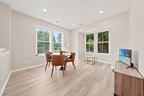Tiny photo for 2112 S Crambourne Way #6-6, Arlington Heights, IL 60005 (MLS # 12722098)