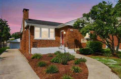 Tiny photo for 1512 Portsmouth Avenue, Westchester, IL 60154 (MLS # 12699985)