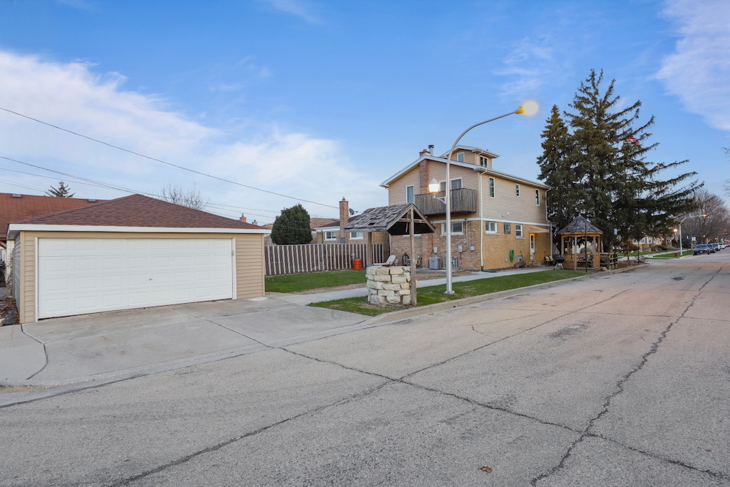5858 W 60th Street