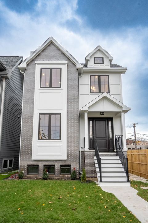 2218 W Oakdale Avenue Chicago IL 60618