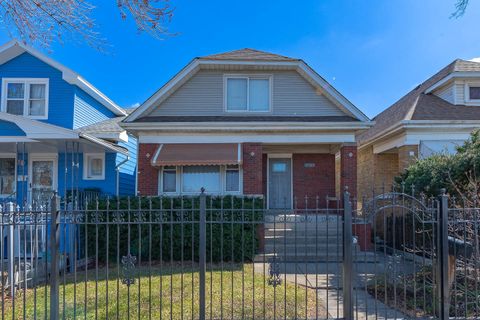 Photo of 3743 N Kimball Avenue, Chicago, IL 60618 (MLS # 12625197)