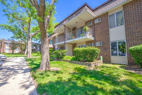 Photo of 1103 Miller Lane #105, Buffalo Grove, IL 60089 (MLS # 12704686)