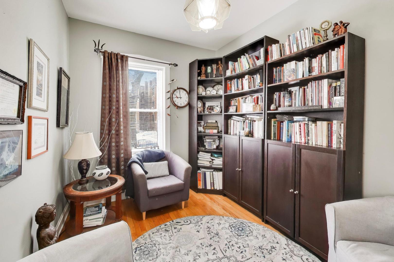 2036 W Farragut Avenue