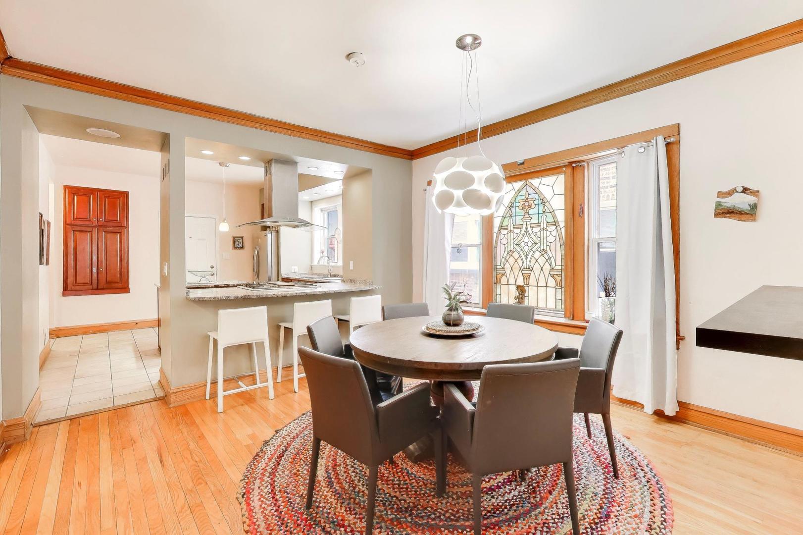 2036 W Farragut Avenue