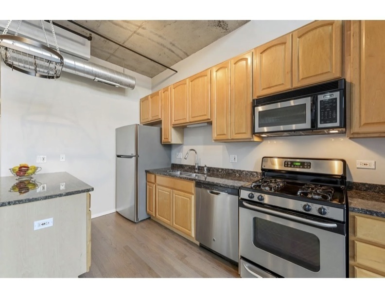 6 S Laflin Street 110S