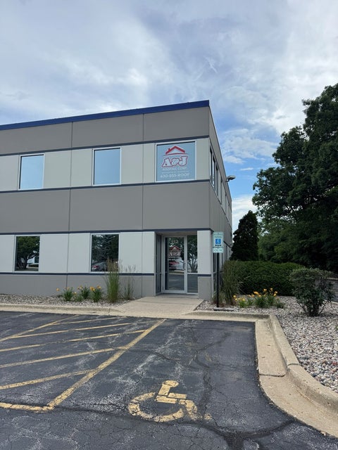 Photo of 1585 Beverly Court #112, Aurora, IL 60502 (MLS # 12717512)