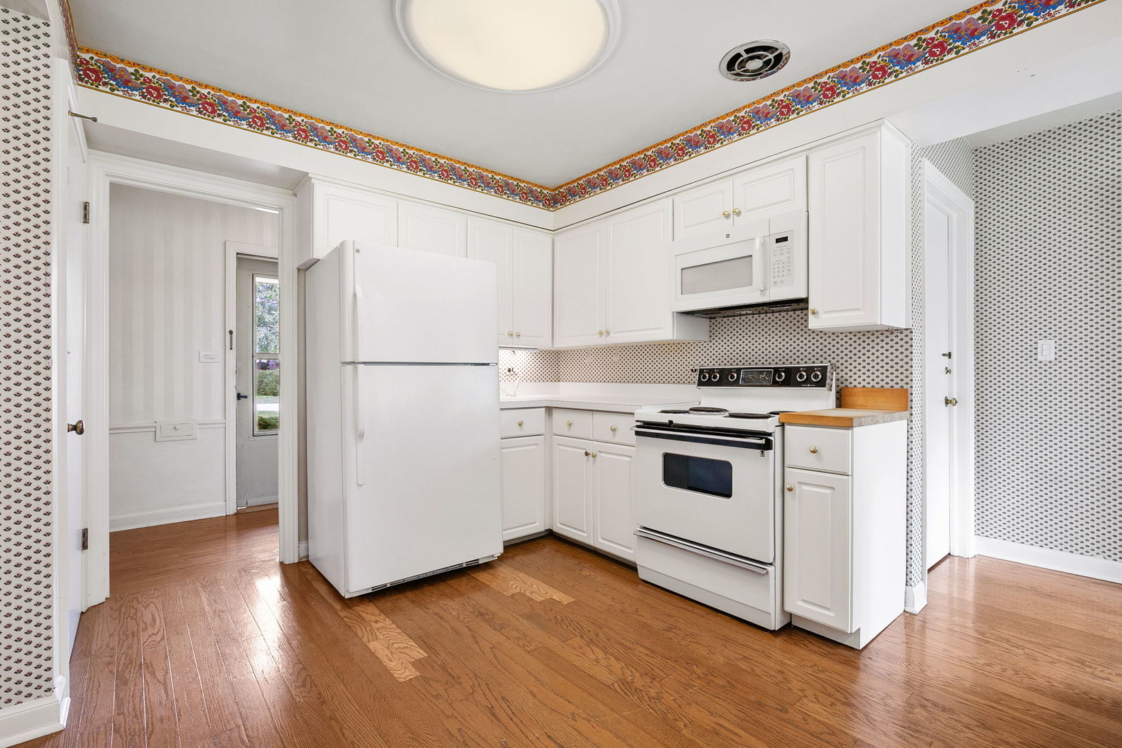 639 Surrey Lane