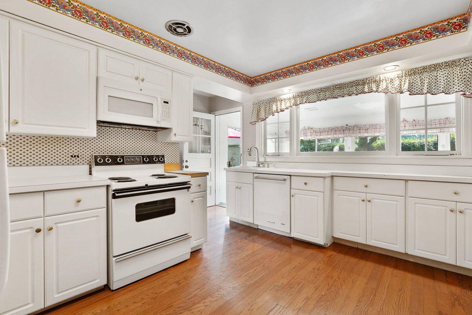 639 Surrey Lane