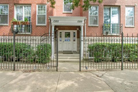Photo of 1322 W Belmont Avenue #2W, Chicago, IL 60657 (MLS # 12480571)