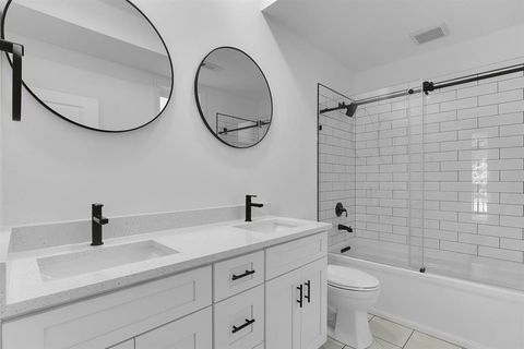 Tiny photo for 1322 W Belmont Avenue #2W, Chicago, IL 60657 (MLS # 12480571)