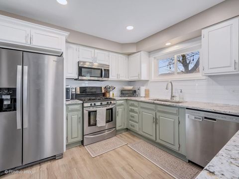 Tiny photo for 657 W Armitage Avenue, Elmhurst, IL 60126 (MLS # 12636568)